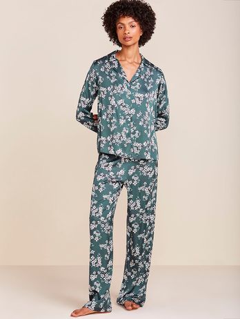 Pijama Longo Em Cetim Estampado Sakura Estampa Sakura Fundo Verde