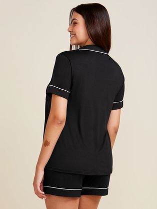 Short Doll Em Viscose Com Vivo Contrastante Flora Preto